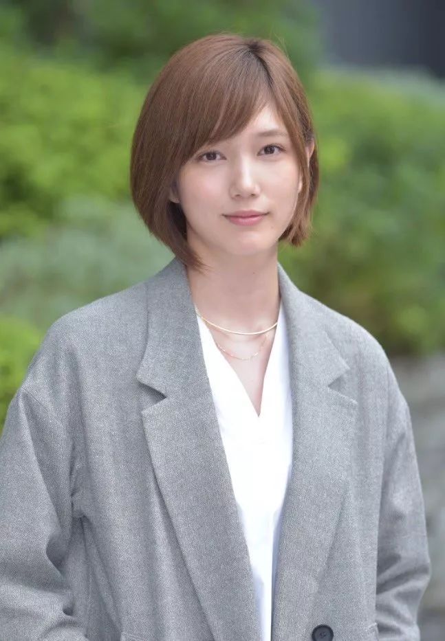 初入职场的女生适合什么穿搭 日韩系轻熟女风搭配图片送给初入职场的你
