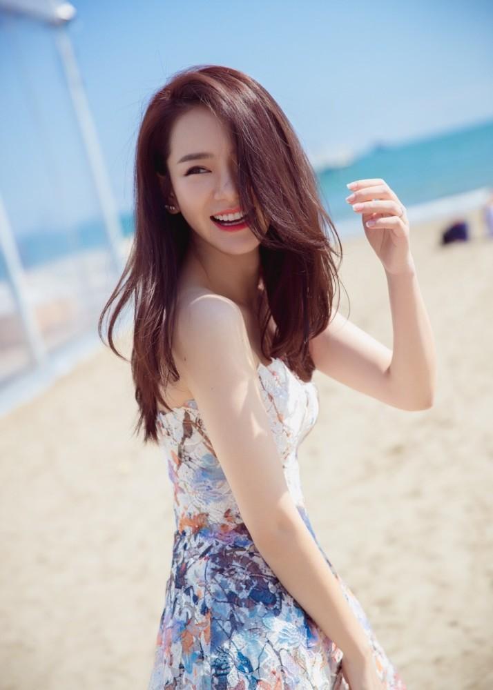 戚薇霸气回应《北京女子图鉴》贴双眼皮的质疑 我是割的怎么了？ 