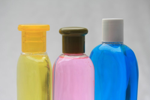 化妆水透明好还是有颜色的好 根据自己肤质选择适合化妆水方法 