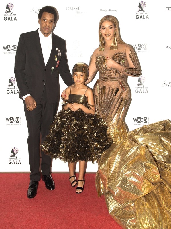 碧昂丝女儿BlueIvy身穿ANNAKIKI高定金色礼裙出席Wearable Art Gala