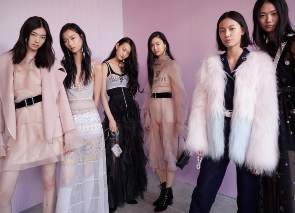 DOUBLOVE 中国国际时装周2018秋冬时装秀完美落幕