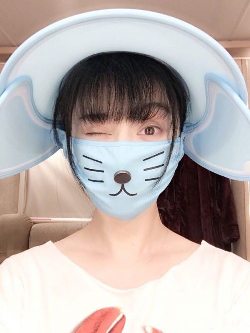 时尚达人上线！范冰冰秀防晒装备 帽子口罩超可爱 