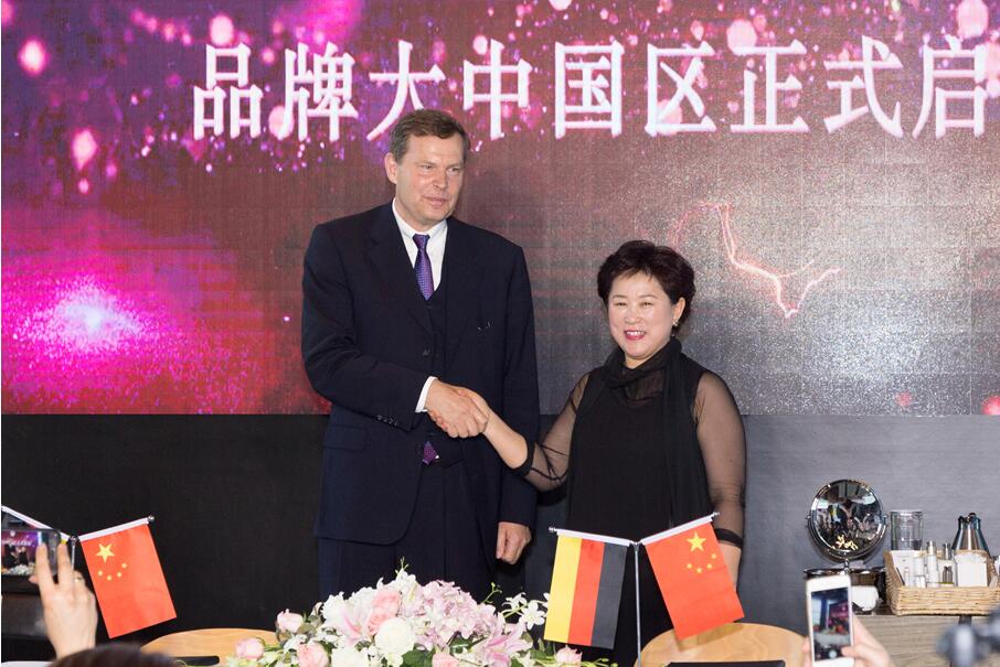 美妆品牌Dr.Hauschka德国世家进驻中国市场 好莱坞御用彩妆师karim sattar现场助阵 