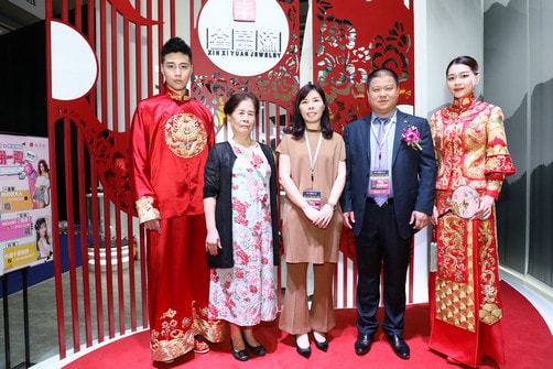 匠心缔造东方时尚经典 非遗&匠心大师亮相鑫囍缘展馆