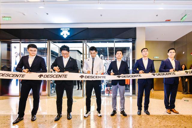 DESCENTE迪桑特厦门全新形象店开业 世界冠军张继科空降助阵