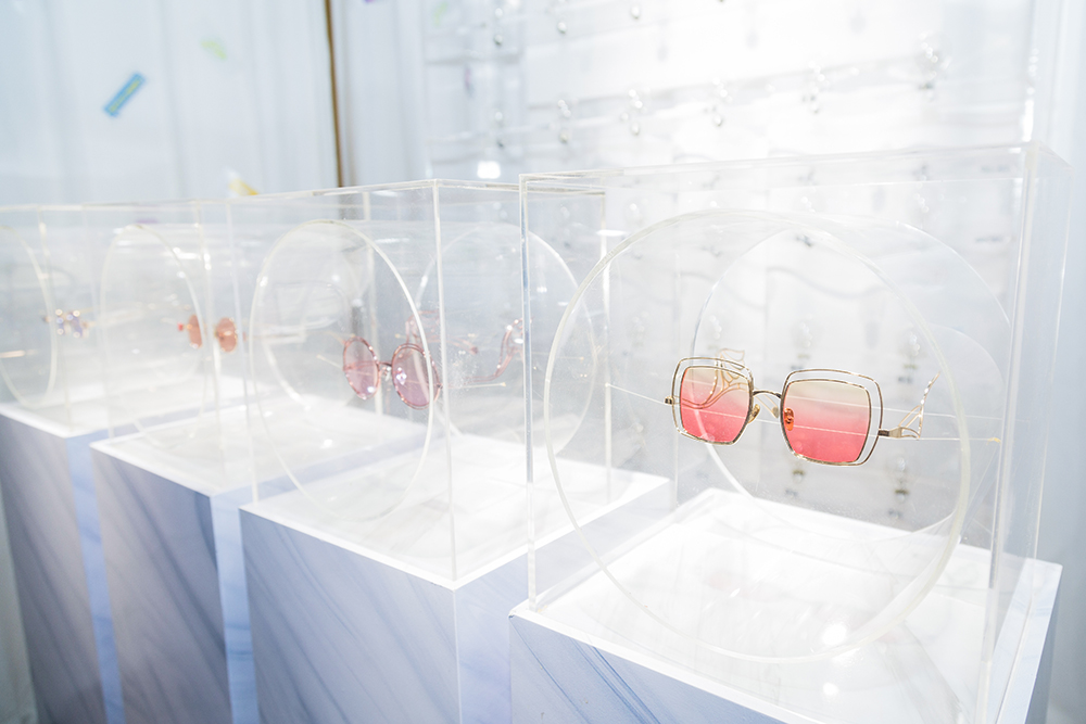 音米眼镜携手强生安视优推出主题店铺，AR黑科技魔镜首次登陆中国	
