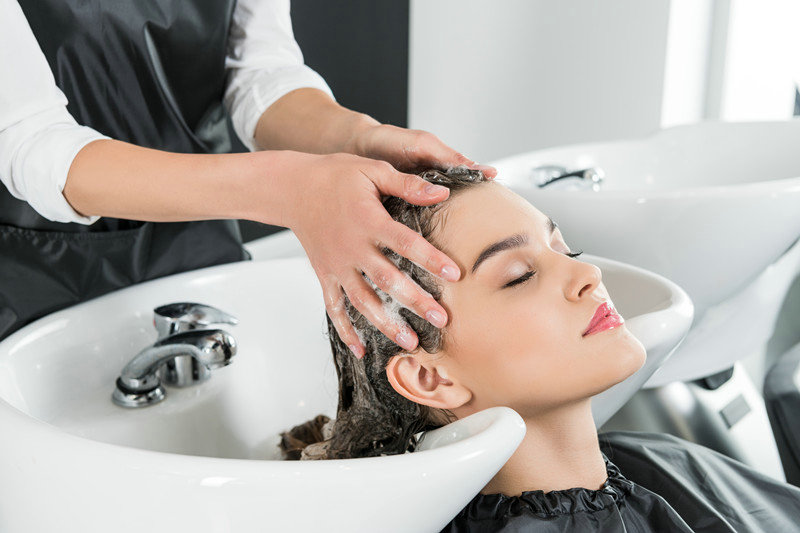 洗发水护发素先用哪个 洗头用品使用顺序步骤