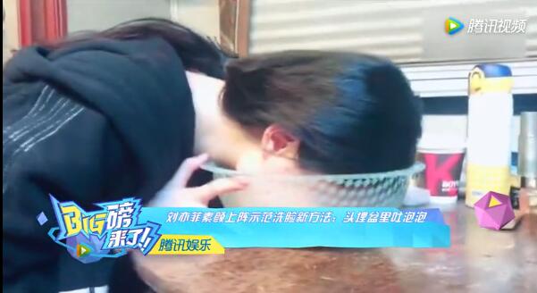 刘亦菲素颜示范洗脸新方法视频 神仙姐姐头埋盆里不停吐泡泡