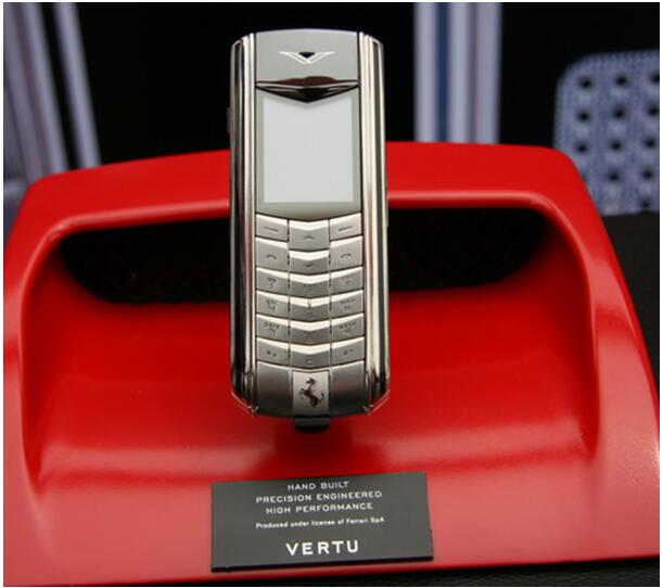 致敬经典——VERTU纬图20周年历史回顾（四）：  VERTU跨界合作限量手机集锦