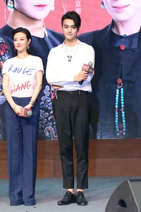 白色休闲衬衫内搭图片