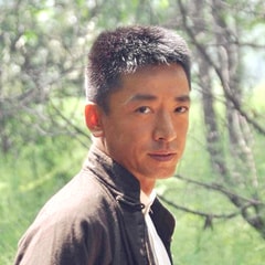王 鑫 