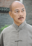 罗家英