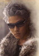 铃木亮平