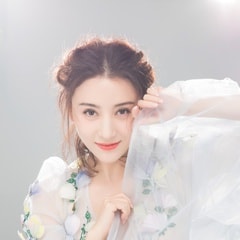 周庭伊 