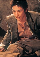 伊势谷友介