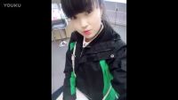 高速上堵车，临村大妈趁机上高速卖早饭挣钱，很快就会成村里首富