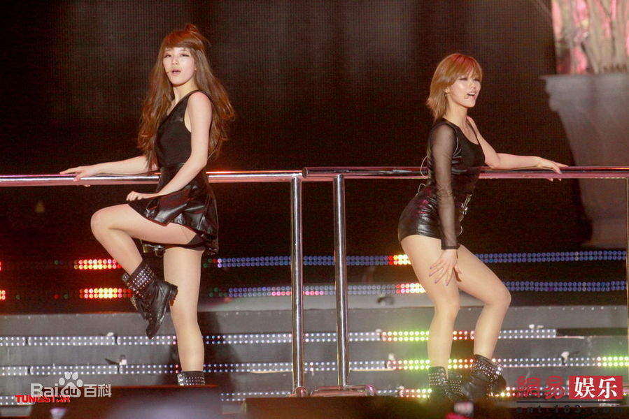 2NE1  28