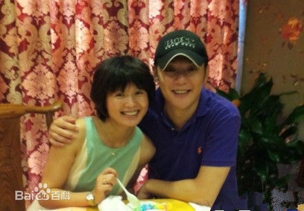 //www.mshishang.net/pics/star/pic/0557626f0cc5998cb0a2bbee72f1c198.jpg