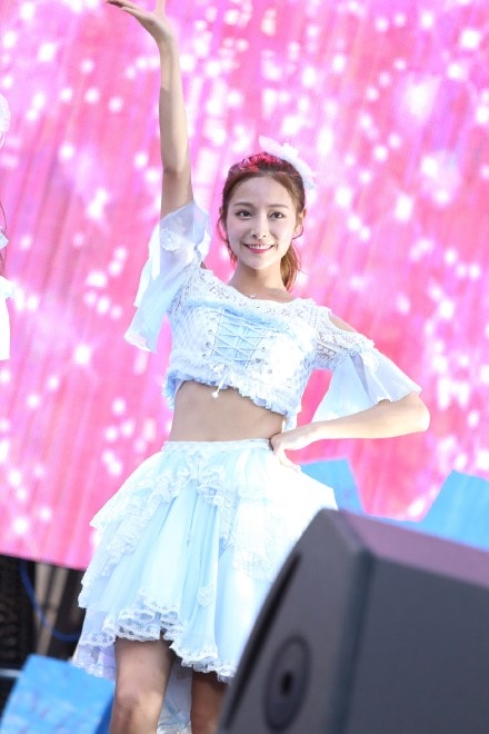 //www.mshishang.net/pics/star/pic/10c4600152fd6cdd0663d8aa614beead.jpg