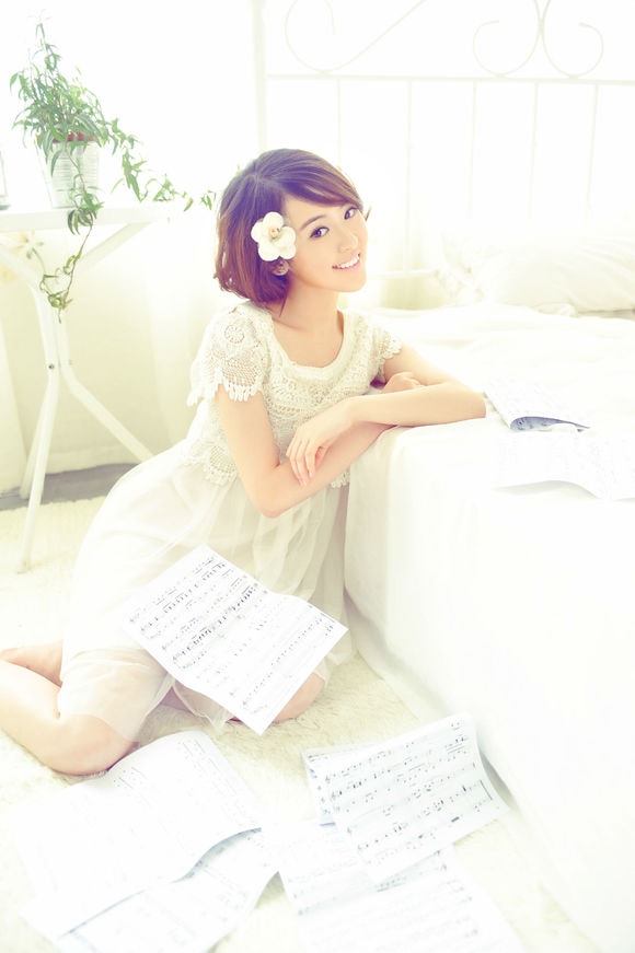 //www.mshishang.net/pics/star/pic/135b84abb44d1a482a26170d172b4ae8.jpg