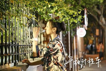 //www.mshishang.net/pics/star/pic/15fe15a27be9aa71913b1f4dcf01ca67.jpg