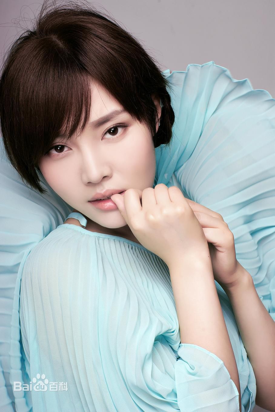 //www.mshishang.net/pics/star/pic/26576cb6a95ba3eb1bfcd67ba033c5c8.jpg