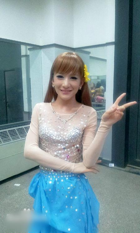 //www.mshishang.net/pics/star/pic/33b40a00f6c180d9dcd42887ffded8dd.jpg