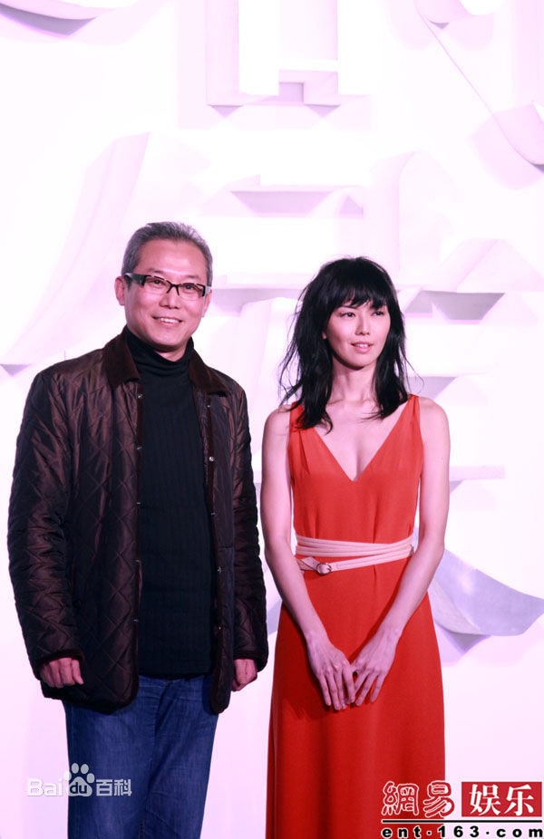 //www.mshishang.net/pics/star/pic/5264291f18a670b79066c1d692249221.jpg