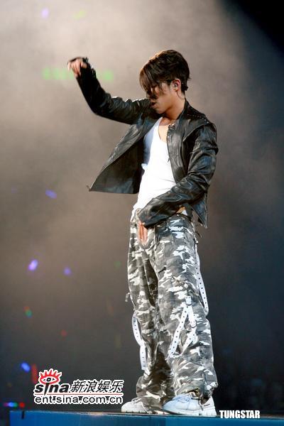 //www.mshishang.net/pics/star/pic/5c383ca1b19ffe2405f0873ab379c467.jpg