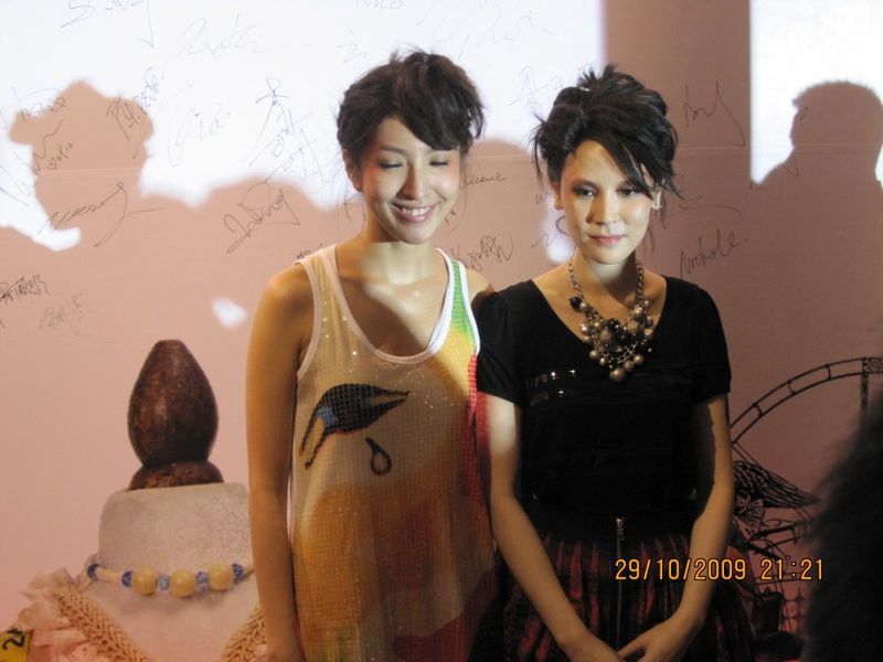 //www.mshishang.net/pics/star/pic/5ce05ad952c6764f7c40f874d5394010.jpg