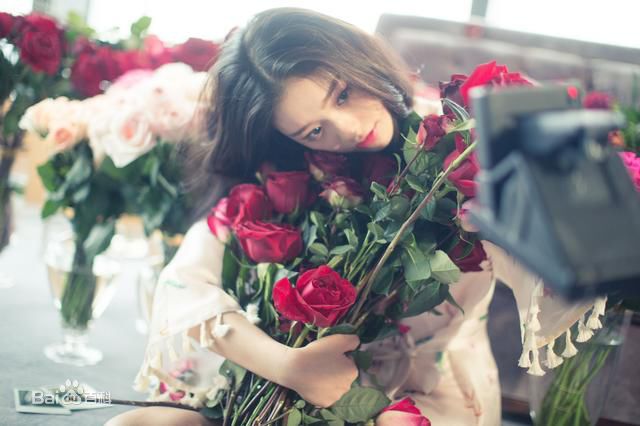 //www.mshishang.net/pics/star/pic/5f857d89d4234d86823c26fb6fee1889.jpg