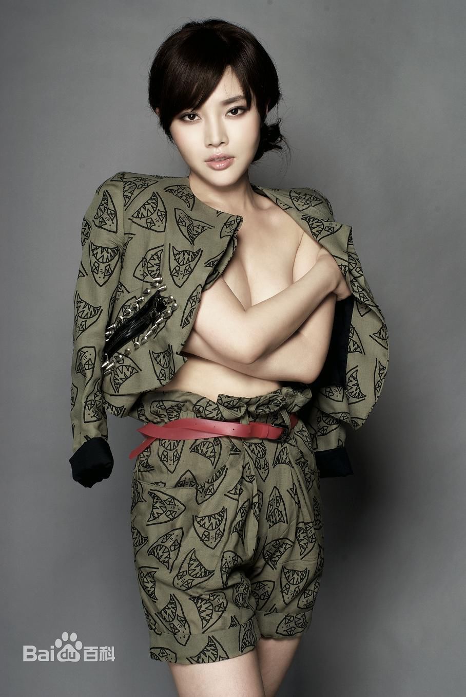 //www.mshishang.net/pics/star/pic/602aba05487a67913bf465cf7d0c03f7.jpg