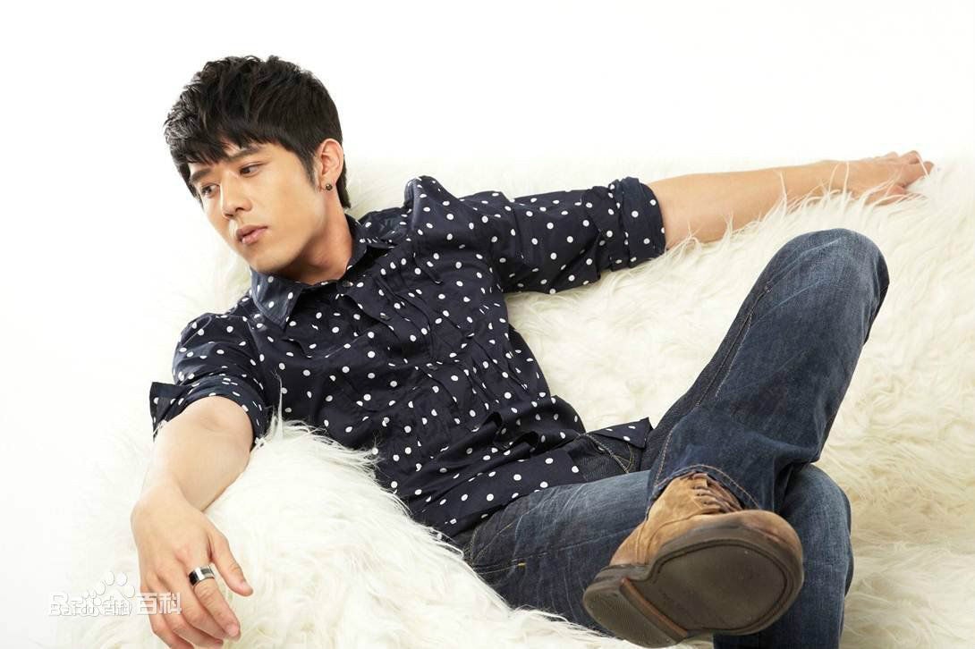 //www.mshishang.net/pics/star/pic/748e17bbb78b29b7421eab37306f7afe.jpg