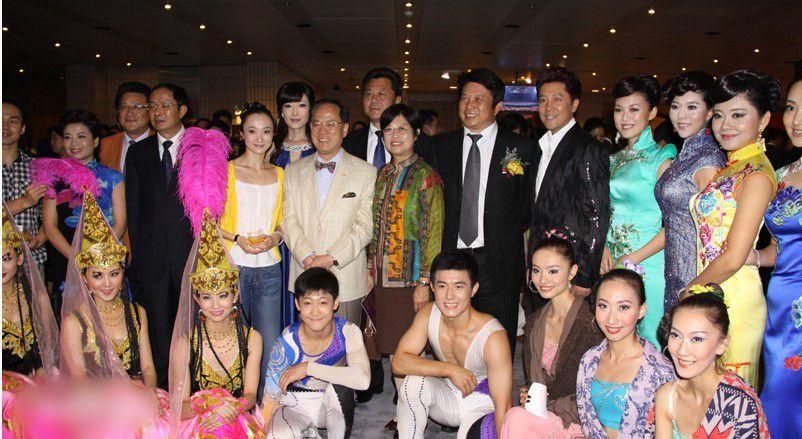 //www.mshishang.net/pics/star/pic/7670eeb287070f815b762054dff82ec2.jpg