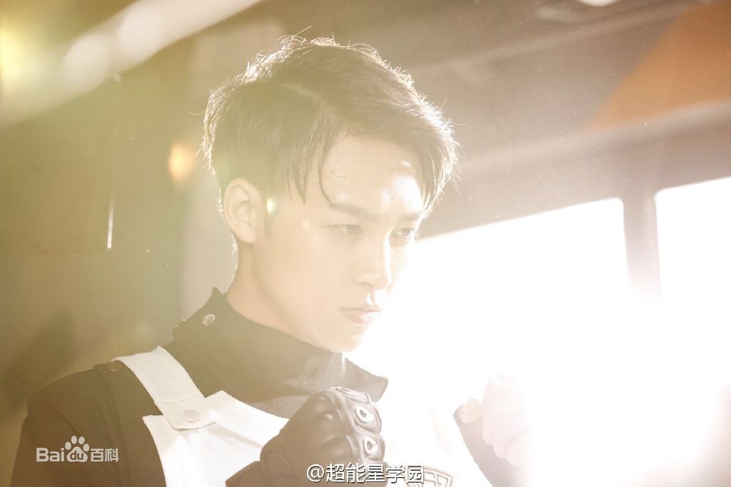 //www.mshishang.net/pics/star/pic/7d19b8eae3ee1482652fc087c3015a5a.jpg