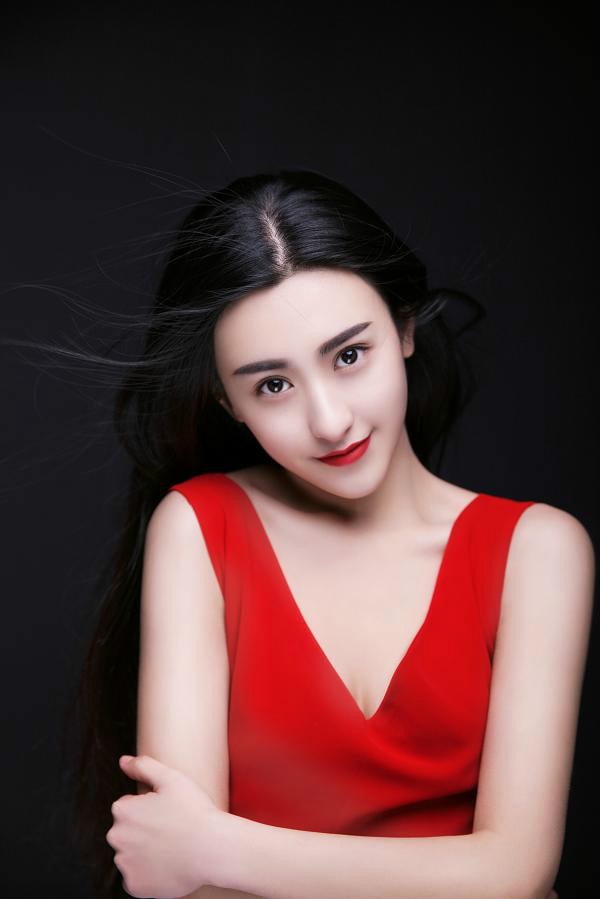 //www.mshishang.net/pics/star/pic/82ab789afccf0112ea9d60e4b948debf.jpg