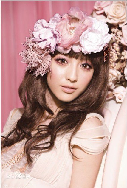 //www.mshishang.net/pics/star/pic/8c725ffbbffd255554a0605210d54098.jpg