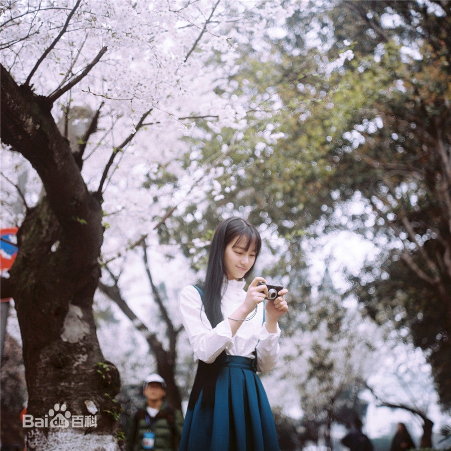 //www.mshishang.net/pics/star/pic/8cb29d3d434422c3077172779c6af2e5.jpg