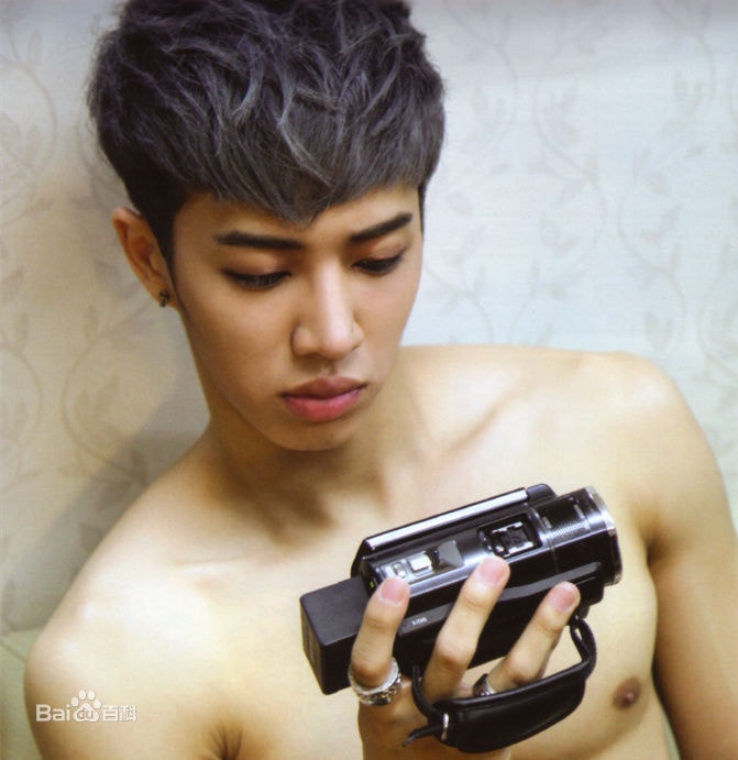 //www.mshishang.net/pics/star/pic/97d2f75acdc67ac2344d6f5071d3d3a2.jpg
