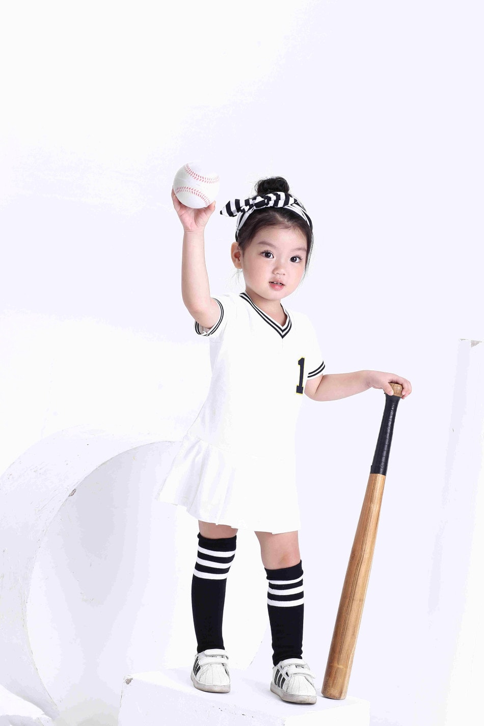 //www.mshishang.net/pics/star/pic/b09b899a2e7b478448575464343691a6.jpg