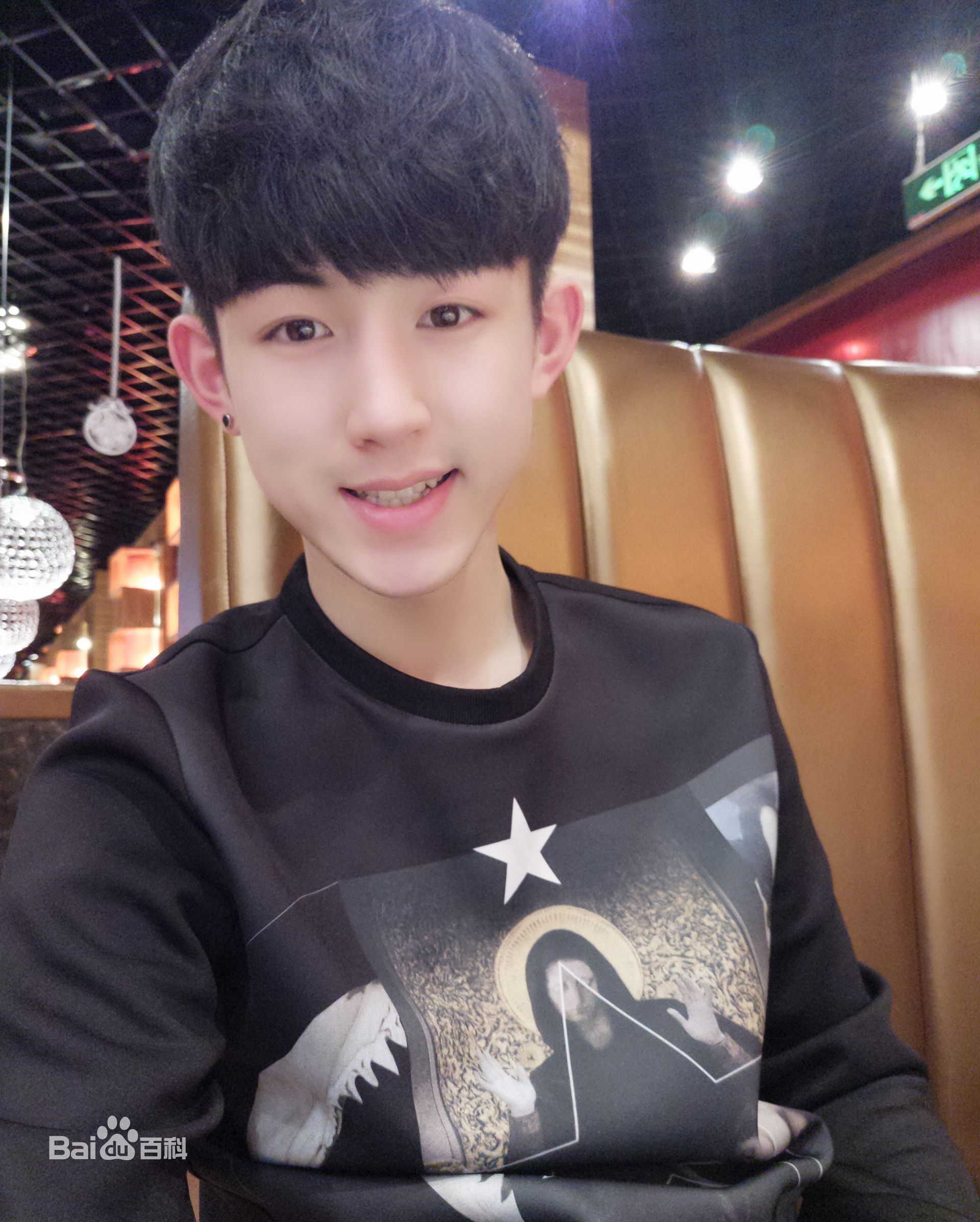 //www.mshishang.net/pics/star/pic/c93442193c48b5f1ea37726aa9ea0c00.jpg