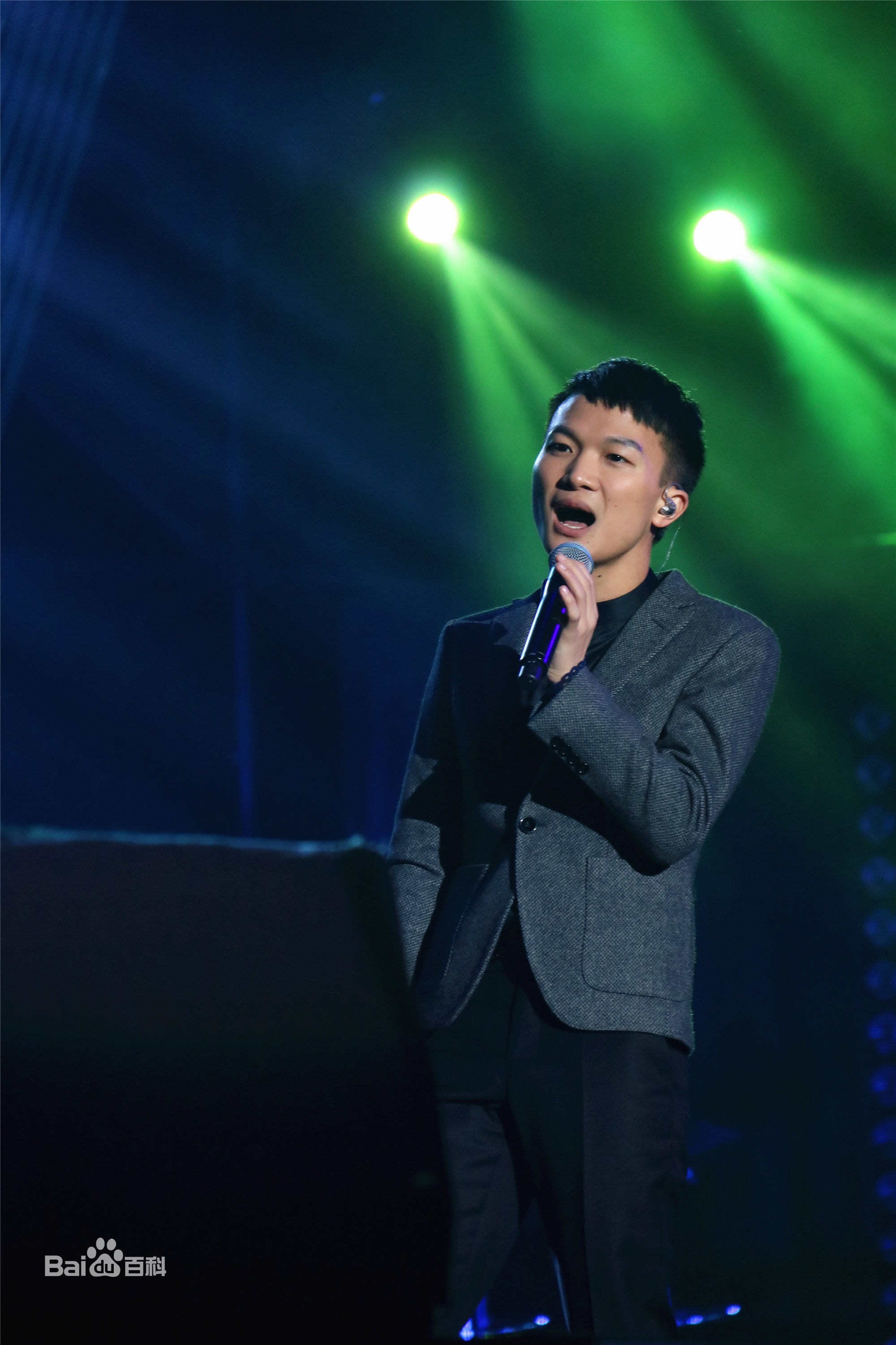 http://www.mshishang.net/pics/star/pic/d5b3d9bb30c44827e89a82c8bb2fa1bc.jpg