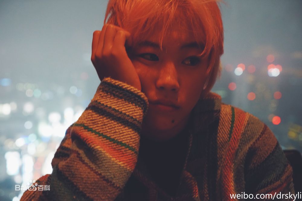 //www.mshishang.net/pics/star/pic/d7e17087047aceb9f382366c41036ae8.jpg