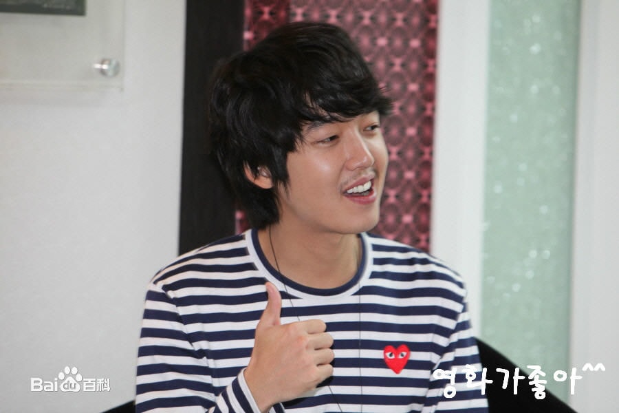 //www.mshishang.net/pics/star/pic/deaddf0efdefbd6ad80c327a6b624289.jpg