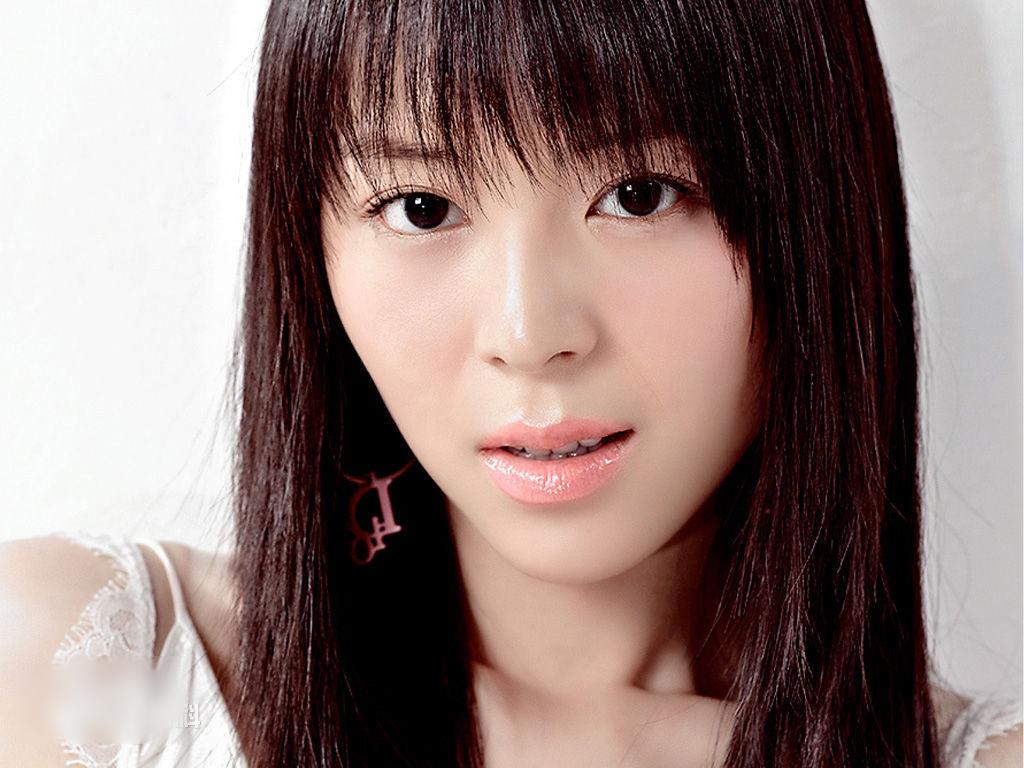 //www.mshishang.net/pics/star/pic/e7086558657d514f203a325ba66e650a.jpg