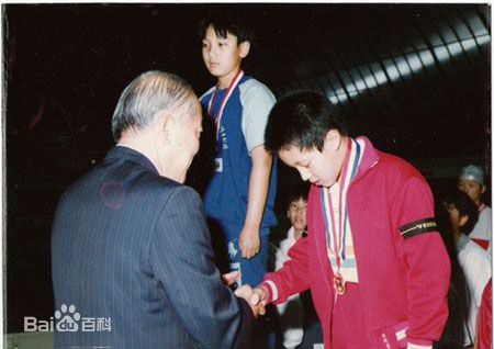 //www.mshishang.net/pics/star/pic/ecca9a569089bd30c80f8082583f12d4.jpg