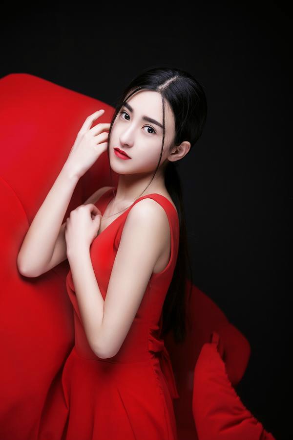//www.mshishang.net/pics/star/pic/ee38811b8eda06207f3bb406b40ff42e.jpg