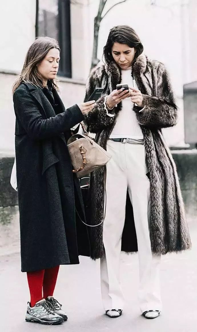 有什么适合下雪天穿的衣服推荐 这些衣服有了PU材质的加持下雨下雪都不怕 