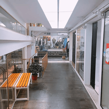 探访Rap歌曲《杨巷1号》中的杨巷1号男装批发地 