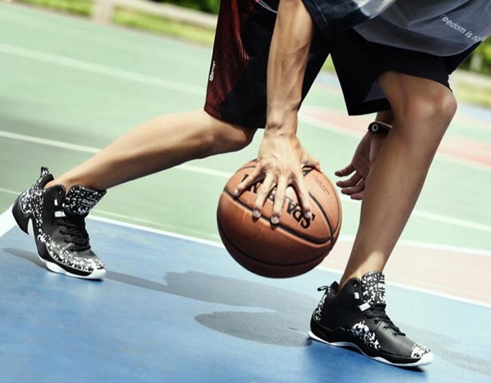 男生夏天穿短裤配篮球鞋怎么样可以休闲范一点 篮球鞋搭配短裤攻略
